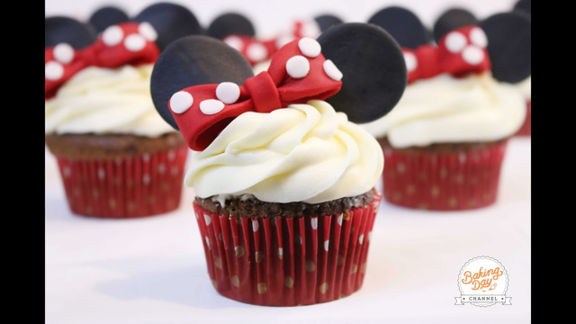 CUPCAKES DE MINNIE MOUSE - BAKING DAY
