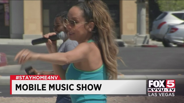 Las Vegas singer finds unique way to perform