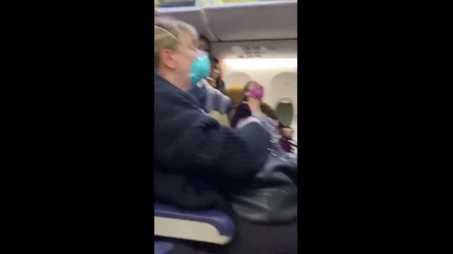 Karen on airplane blocks the way for black people and pretends she’s getting attacked