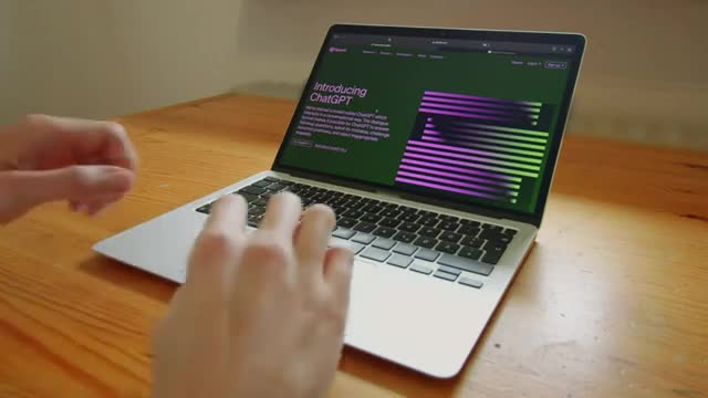 AI Chat App Showdown 2024: Aichatsy vs. ChatGPT