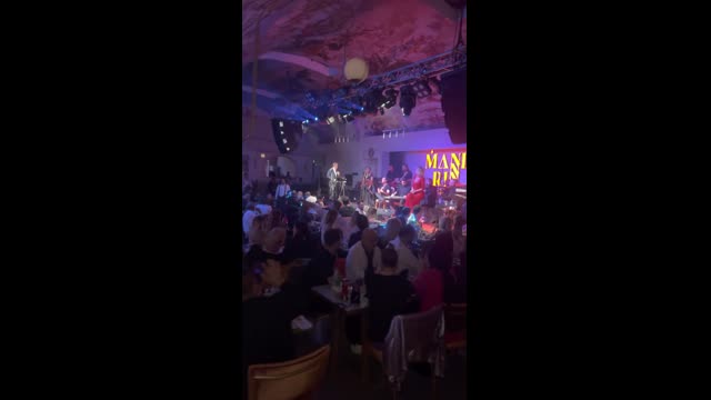 ibrahim murat gündüz dostlarının gece kulübü açılışına Gülben Ergeni dinlemeye g