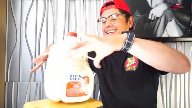 MILK RUBBER BAND CHALLENGE | SUPER MESSY