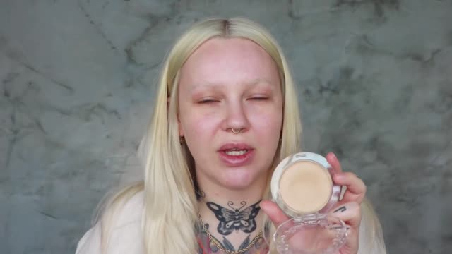 blue eyeshadow & yellow blush / makeup tutorial