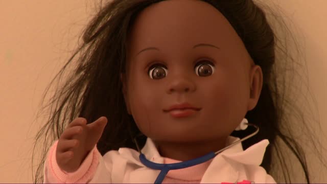 Toddler has perfect response for cashier who questioned black doll