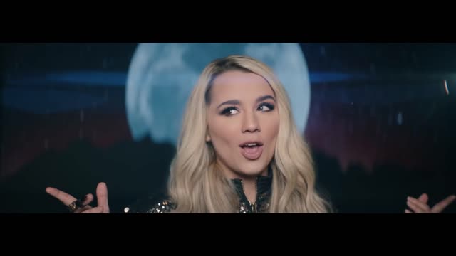 Gabby Barrett - Footprints On The Moon (Official Music Video)
