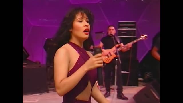 Selena - Como La Flor (Live From Astrodome)