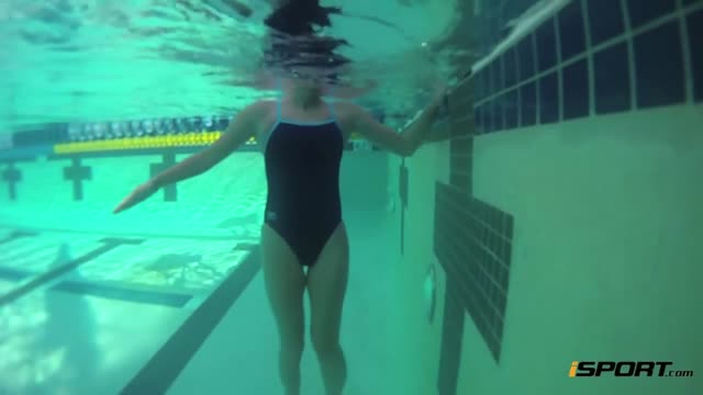 How to Tread Water for Beginning Swimmers