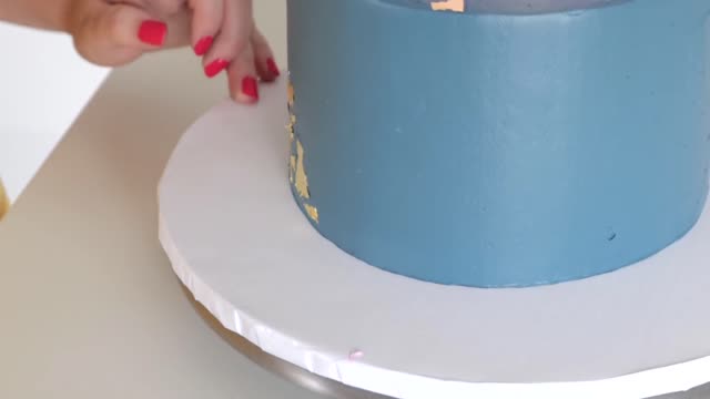 Turning a $20 Grocery Store Cake into a $500 Wedding Cake!
