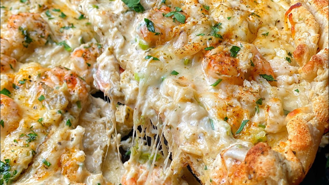 SHRIMP & CRAB CAST IRON PIZZA!