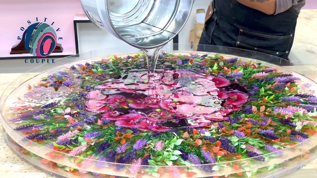 Amazing Table of Flowers and Epoxy resin. Удивительный стол из цветов и эпоксидной  смолы.