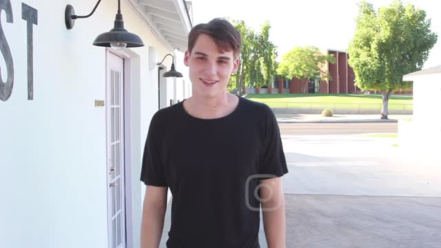 How To | Walk Like a Male Model