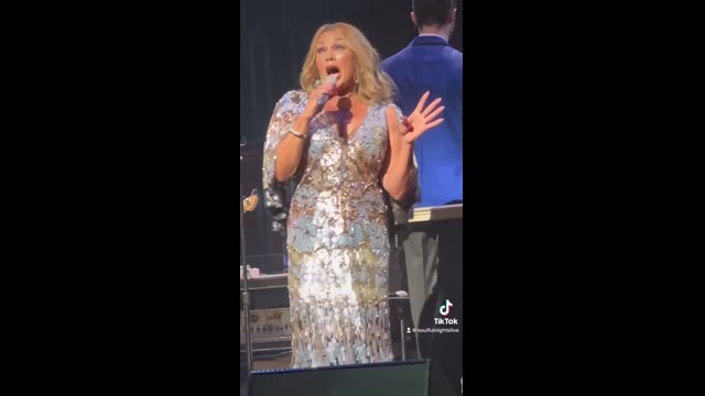 Vanessa Williams performing “Save The Best For Last” in Downtown Nashville