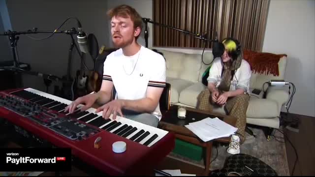 Billie Eilish & Finneas - Everything I wanted (Live) Together at home 2020