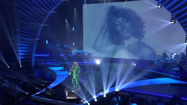 Patti LaBelle Performs "2 Steps Away" | CMT Smashing Glass