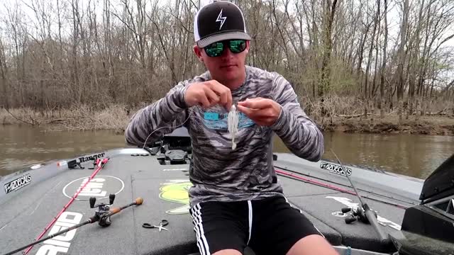 Catching BIG Bass in HIDDEN Creeks (River Fishing)