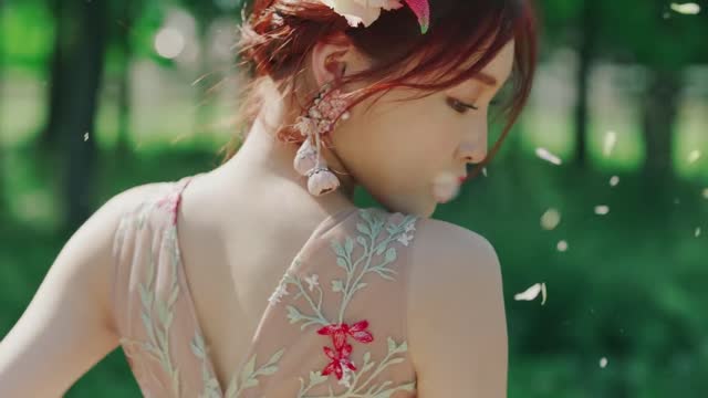 CHUNG HA 청하 ‘PLAY (feat. 창모)’ Official MV