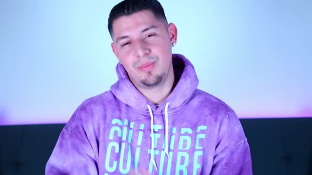 FIRST GAY BAR EXPERIENCE!