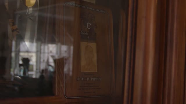 Inside Scottie Pippen's Chicago Mansion With An Indoor Court | Open Door | Architectural Digest