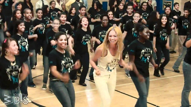Beyonce surprises students - Let's Move! Flash Workout for New York City