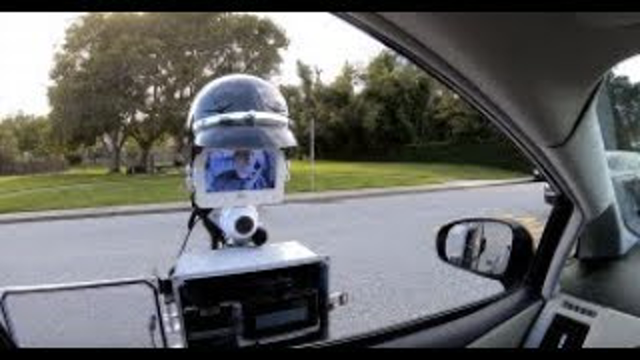 This Robot Traffic Cop Can Pull You Over