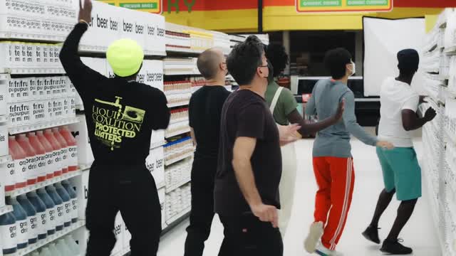 The White Noise Cast Breaks Down the Supermarket Dance | Netflix