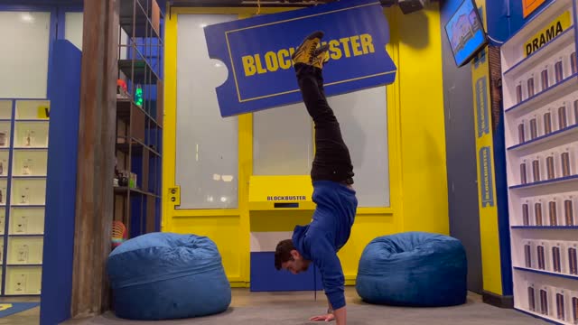 Blockbuster Pop-Up Bar in Los Angeles California 🤩📼🎬🍹🍿