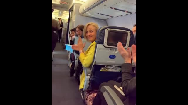 United Airlines pilot surprises Mom on flight