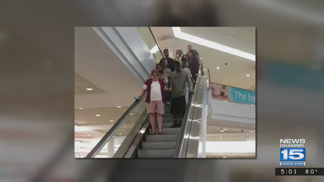 Photo of Teen Helping Woman Goes Viral