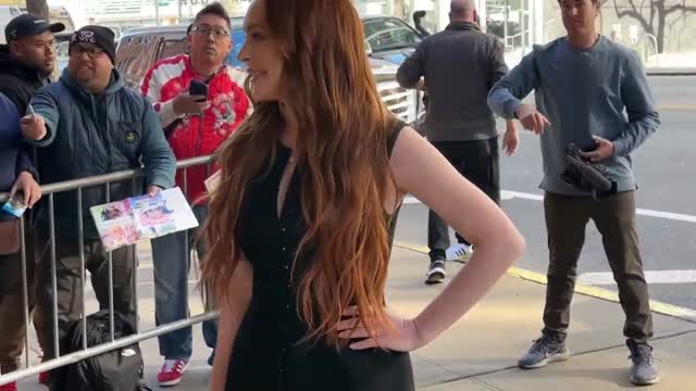 Lindsay Lohan brings the family to Drew show in NYC! #lindsaylohan #beautiful #trending