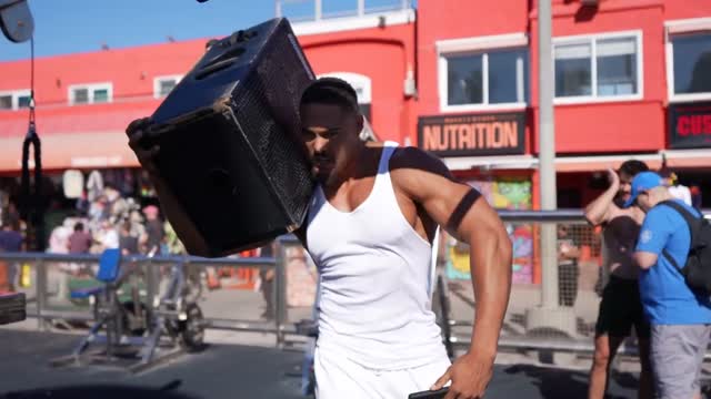 US MARINES VS BODYBUILDERS (Who Is Stronger?)