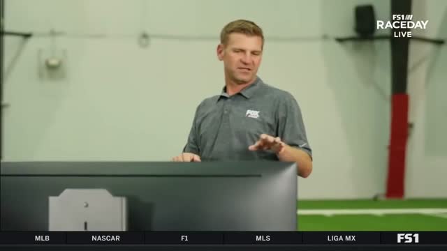 Patrick Mahomes takes on Clint Bowyer, Kyle Busch in iRacing | NASCAR ON FOX