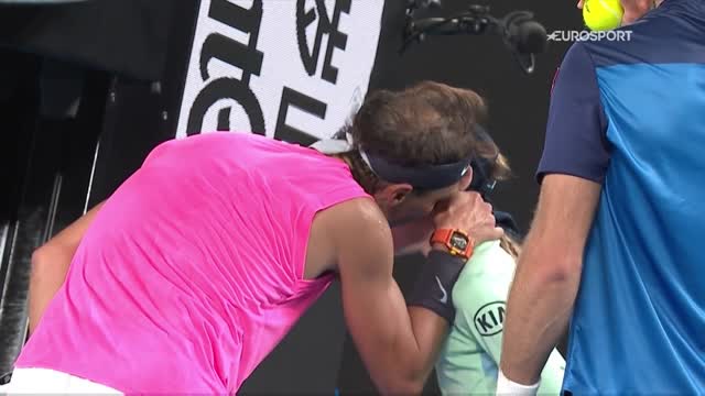 Australian Open 2020: Nadal hits ball girl, kisses her and gifts her his headband (1440p)