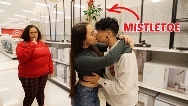 MISTLETOE KISSING CHALLENGE! *In Public*