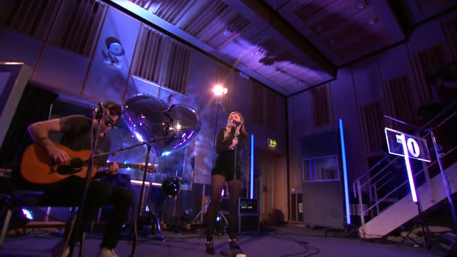 Mark Ronson, Miley Cyrus - No Tears Left To Cry (Ariana Grande cover) in the Live Lounge