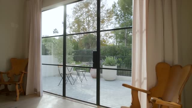 4137 Mary Ellen Ave. Studio City, CA 91604