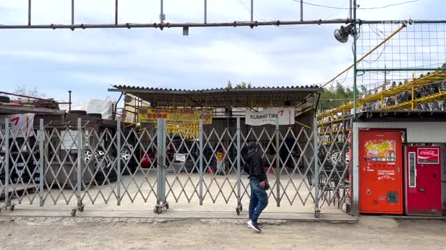 Vending Machine Extravaganza in JAPAN: Over 100 Machines Selling Everything from Burger to Umbrella