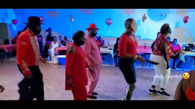 ☆ Keep your eyes on Mr.Smooth in the red hat. ☆