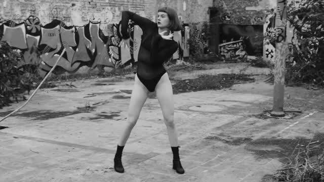 Poppertrainer – Vogueing Session with Kissa