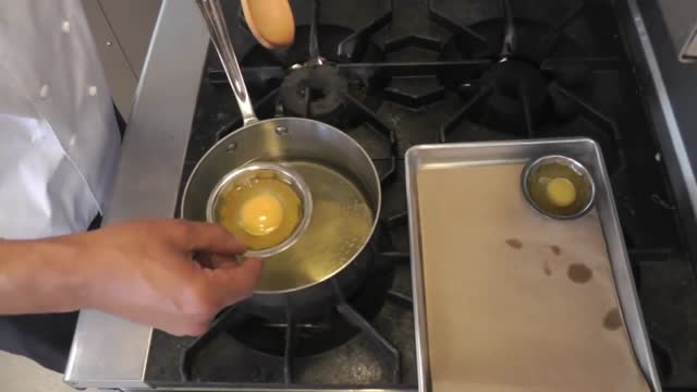 How to Deep Fried an Egg  - Deep Fried Egg - Cooking an  egg in a deep fryer -