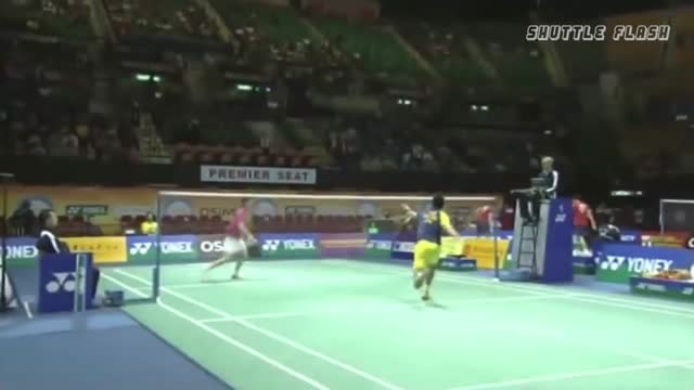 10 MOST FAMOUS Badminton Trick Shots