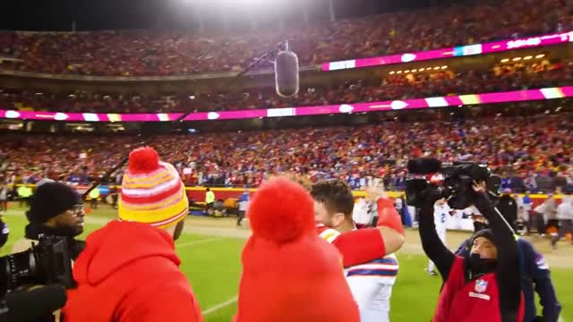 Patrick Mahomes stops celebration to pay respects to Josh Allen after AFC Divisional Game