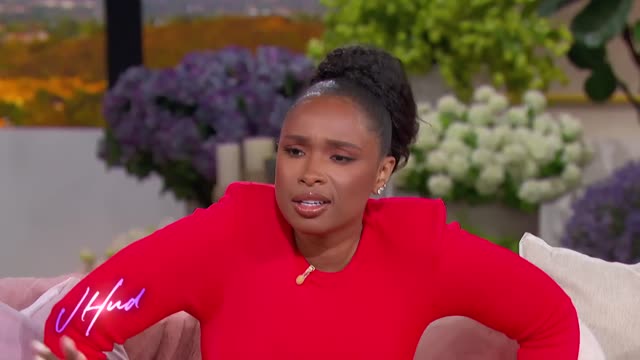 LSU Basketball Player Flau’jae Johnson Freestyle Raps