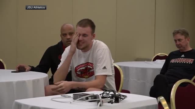 Jacksonville State coaches surprise player who hasn't seen mother in 5 years | ESPN