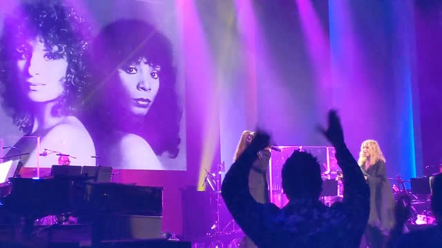 Barbra Streisand and Ariana Grande  - No More Tears Live in Chicago