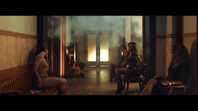 Gloria Trevi - Me Lloras ft. Charly Black (2)