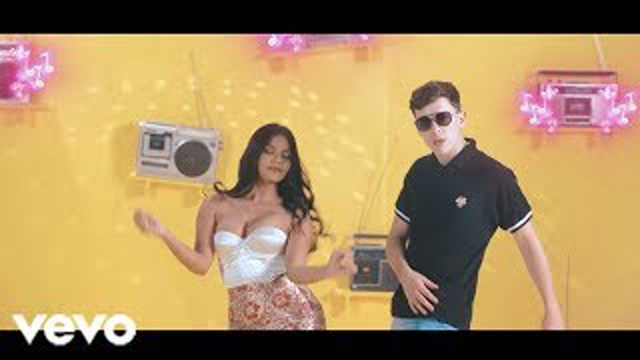 Rebota Remix - Guaynaa, Nicky Jam, Becky G, Farruko, Sech (Music Video)