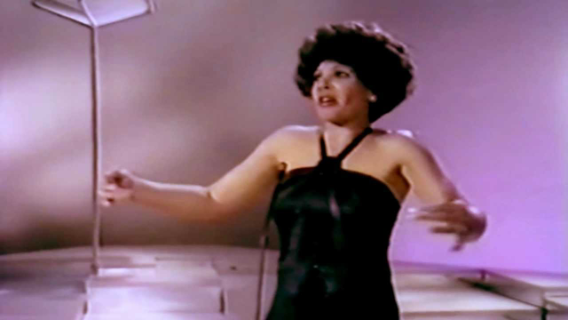 Shirley Bassey - The Way I Want To Touch You (1976 Show #1)