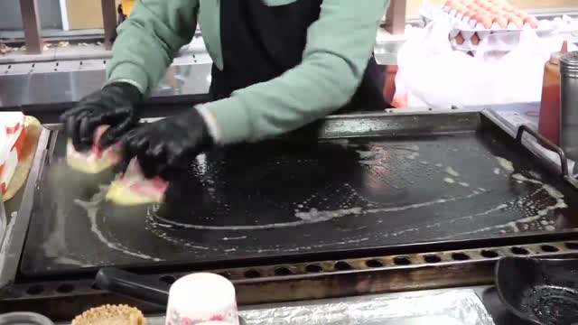 Street Toast Master who Only Sells for 3 Hours in the Morning? Myeongdong Toast - Korean street food