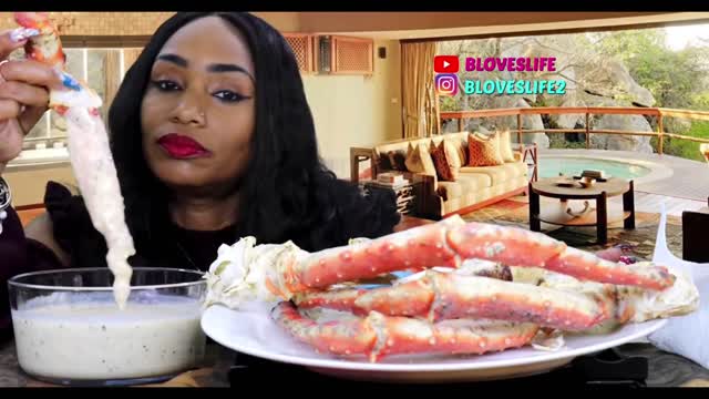 HOW DIFFERENT MUKBANGERS EAT CRAB LEGS