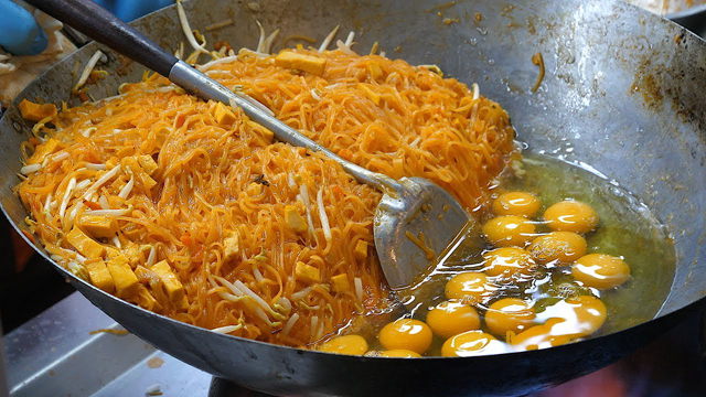 태국에서 가장 유명한 팟타이, 줄서서 먹는 곳 / most famous pad thai - thai street food